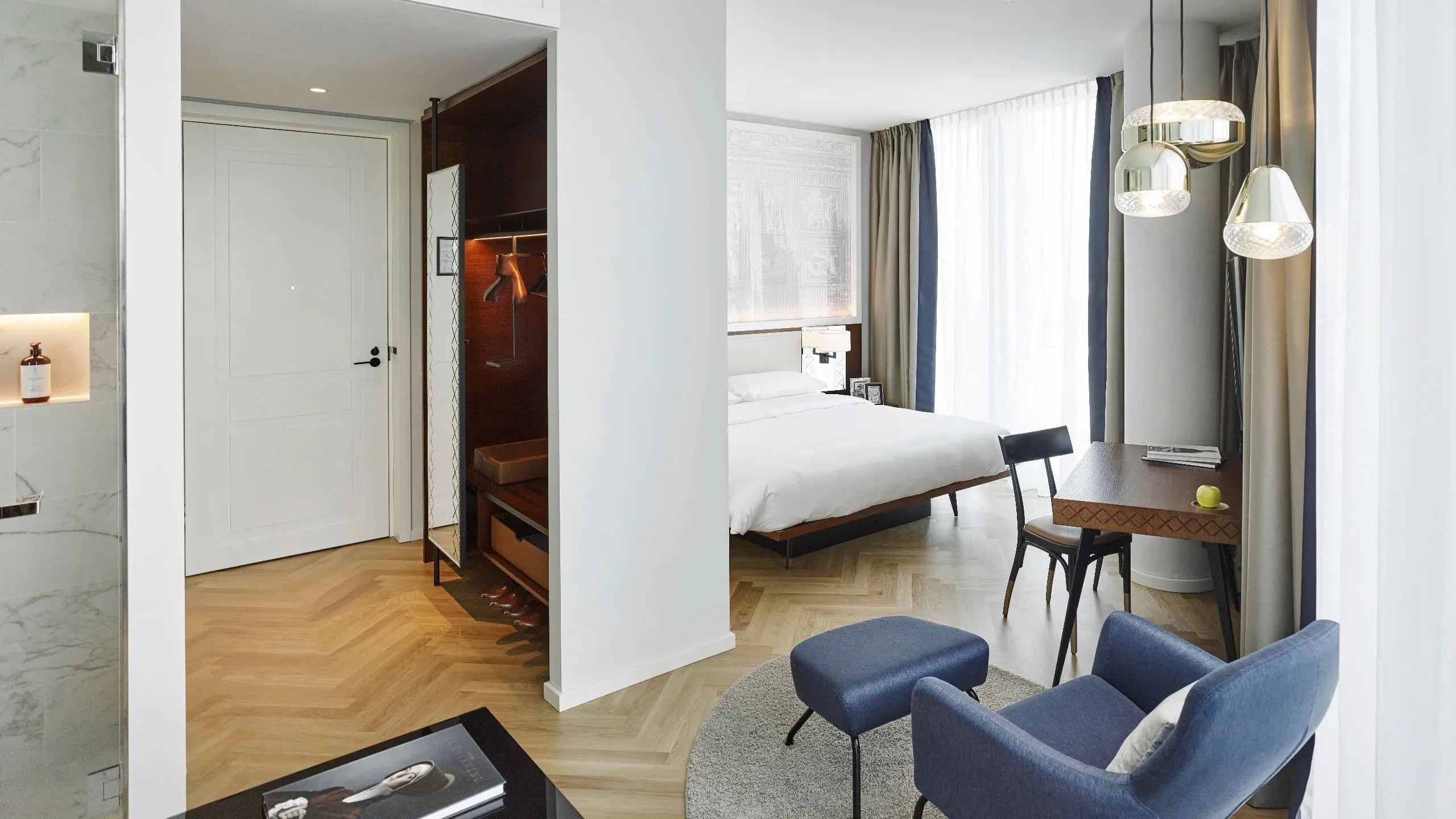 Andaz-Vienna-Am-Belvedere-P050-One-King-Bed-Deluxe.webp