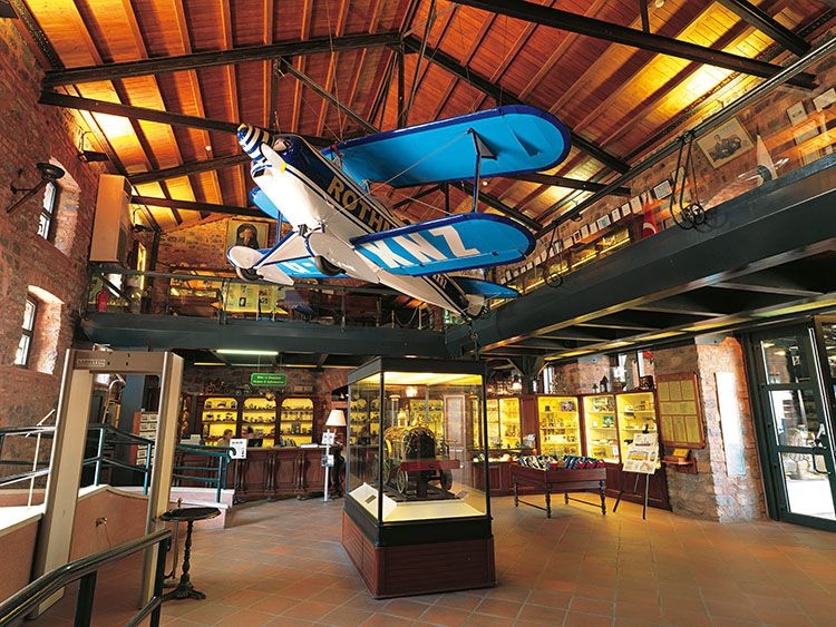 istanbul_rahmi_koc_museum_interior4.jpg