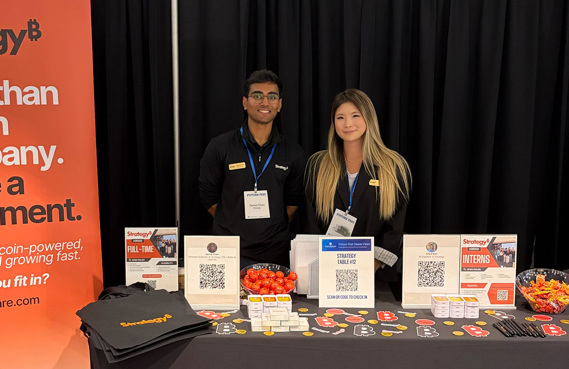 early-careers_career-fair-group.jpg